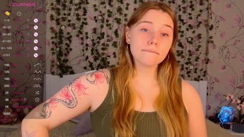 Snapshot of silent_princesses chatting on December 4, 2024, 5:11 pm Chloe online show from December 4, 2024, 5:11 pm