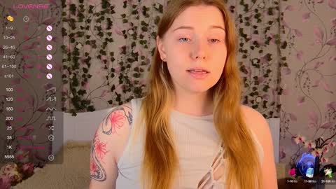 Snapshot of silent_princesses chatting on December 6, 2024, 4:38 pm Chloe online show from December 6, 2024, 4:38 pm