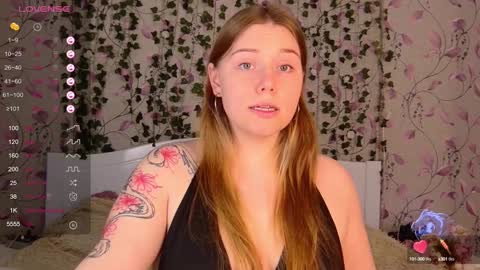 Snapshot of silent_princesses chatting on December 9, 2024, 1:02 pm Chloe online show from December 9, 2024, 1:02 pm