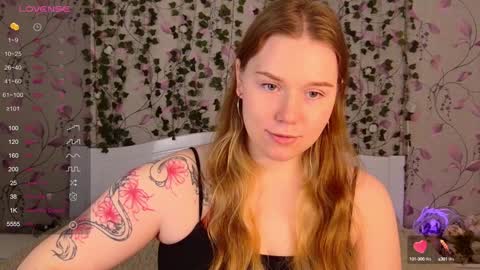 Snapshot of silent_princesses chatting on December 10, 2024, 9:12 am Chloe online show from December 10, 2024, 9:12 am