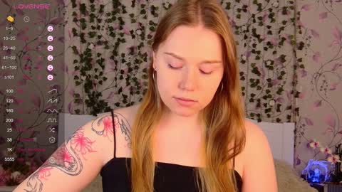 Snapshot of silent_princesses chatting on December 13, 2024, 7:04 am Chloe online show from December 13, 2024, 7:04 am