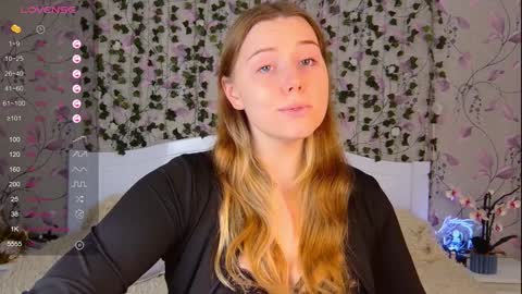 Snapshot of silent_princesses chatting on December 14, 2024, 2:10 pm Chloe online show from December 14, 2024, 2:10 pm