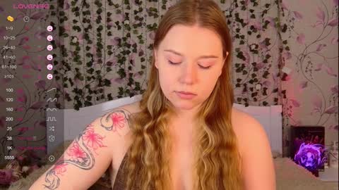 Snapshot of silent_princesses chatting on December 24, 2024, 7:49 am Chloe online show from December 24, 2024, 7:49 am