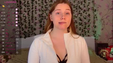 Snapshot of silent_princesses chatting on December 28, 2024, 9:31 am Chloe online show from December 28, 2024, 9:31 am