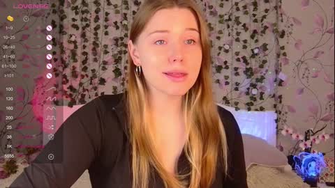 Snapshot of silent_princesses chatting on January 10, 2025, 7:25 am Chloe online show from January 10, 2025, 7:25 am