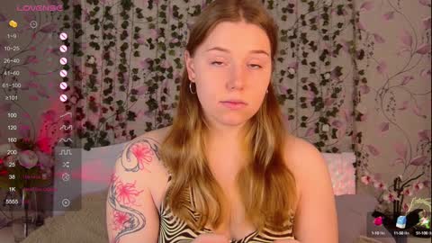 Snapshot of silent_princesses chatting on January 14, 2025, 7:27 am Chloe online show from January 14, 2025, 7:27 am