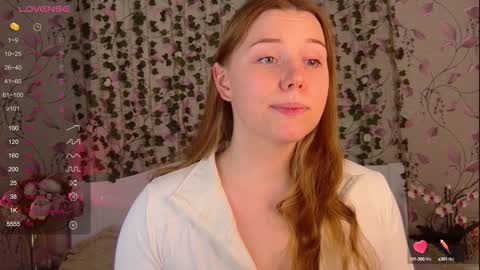 Snapshot of silent_princesses chatting on January 17, 2025, 1:35 pm Chloe online show from January 17, 2025, 1:35 pm