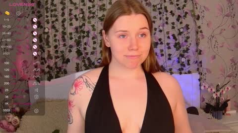 Snapshot of silent_princesses chatting on January 29, 2025, 1:17 pm Chloe online show from January 29, 2025, 1:17 pm