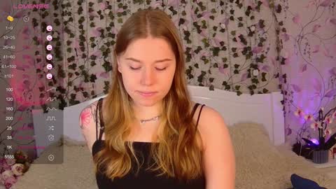 Snapshot of silent_princesses chatting on February 6, 2025, 7:13 am Chloe online show from February 6, 2025, 7:13 am