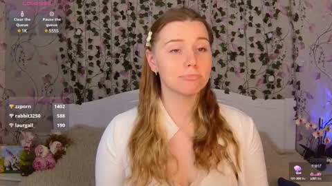 Snapshot of silent_princesses chatting on February 23, 2025, 7:44 am Chloe online show from February 23, 2025, 7:44 am