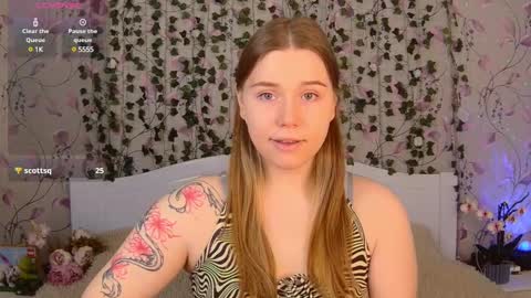 Snapshot of silent_princesses chatting on February 25, 2025, 4:35 am Chloe online show from February 25, 2025, 4:35 am