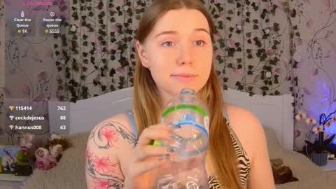 Snapshot of silent_princesses chatting on February 25, 2025, 7:42 am Chloe online show from February 25, 2025, 7:42 am