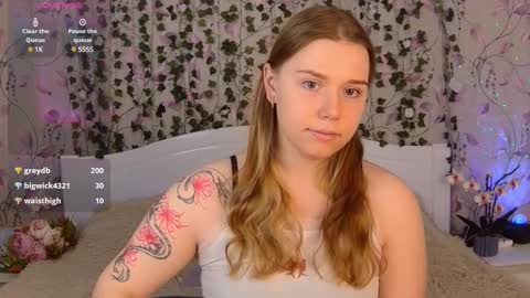 Snapshot of silent_princesses chatting on February 27, 2025, 7:23 am Chloe online show from February 27, 2025, 7:23 am