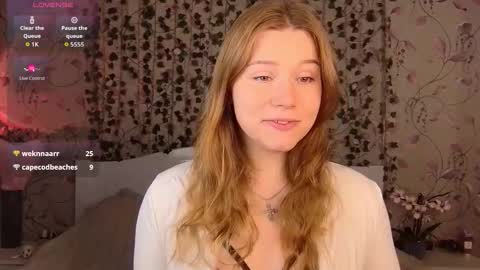 Snapshot of silent_princesses chatting on September 25, 2025, 5:00 am Chloe online show from September 25, 2025, 5:00 am