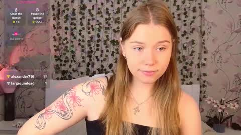 Snapshot of silent_princesses chatting on October 2, 2025, 5:03 am Chloe online show from October 2, 2025, 5:03 am