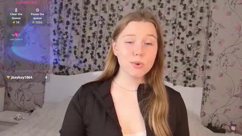 Snapshot of silent_princesses chatting on October 18, 2025, 8:04 am Chloe online show from October 18, 2025, 8:04 am