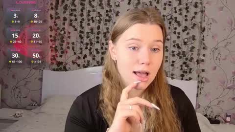 Snapshot of silent_princesses chatting on October 24, 2025, 5:04 am Chloe online show from October 24, 2025, 5:04 am