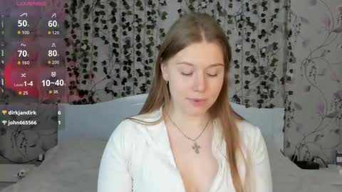 Snapshot of silent_princesses chatting on November 12, 2025, 5:41 am Chloe online show from November 12, 2025, 5:41 am