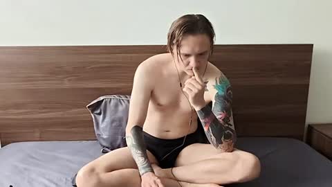 silent_stitch online show from June 9, 2026, 3:29 am
