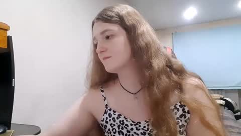 Elisabet online show from November 3, 2025, 3:35 pm