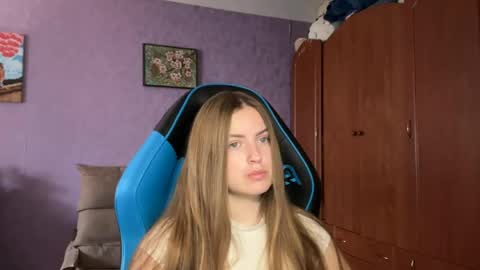 Snapshot of silksinner_ chatting on May 22, 2026, 7:59 am Erica online show from May 22, 2026, 7:59 am