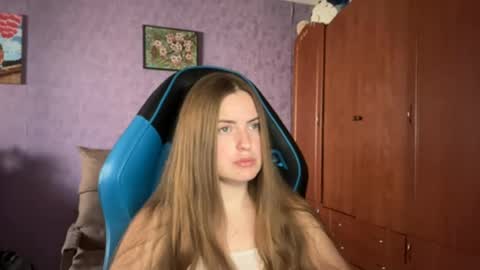 Snapshot of silksinner_ chatting on May 24, 2026, 11:48 am Erica online show from May 24, 2026, 11:48 am