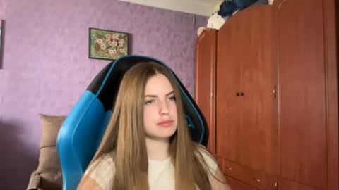 Snapshot of silksinner_ chatting on May 25, 2026, 12:22 pm Erica online show from May 25, 2026, 12:22 pm