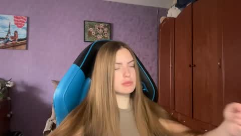 Snapshot of silksinner_ chatting on May 26, 2026, 7:48 am Erica online show from May 26, 2026, 7:48 am