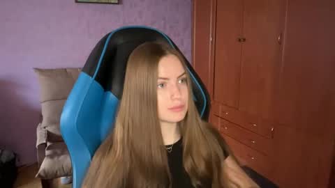 Snapshot of silksinner_ chatting on May 29, 2026, 10:13 am Erica online show from May 29, 2026, 10:13 am