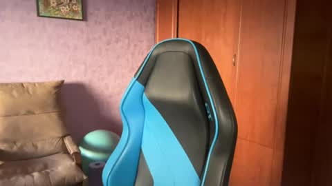 Snapshot of silksinner_ chatting on June 1, 2026, 4:20 pm Erica online show from June 1, 2026, 4:20 pm
