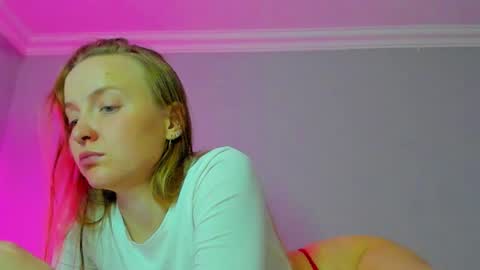 Mila online show from October 26, 2025, 7:09 pm