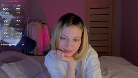 silly___woman online show from July 28, 2026, 7:39 pm