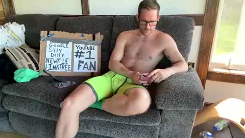 Snapshot of sillydillynewfie chatting on June 17, 2026, 8:21 pm Silly Dilly Newfie online show from June 17, 2026, 8:21 pm