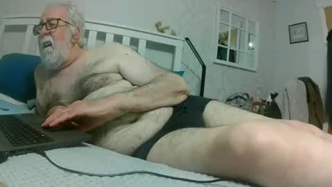 sillyoldman45221063 online show from June 8, 2026, 9:37 pm