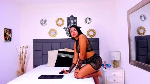 Snapshot of silvanadelatorre chatting on May 27, 2026, 12:02 pm Silvanadelatorre online show from May 27, 2026, 12:02 pm