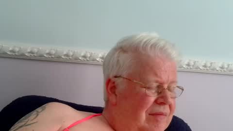 silverfoxpauly online show from May 26, 2026, 12:56 pm