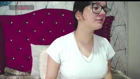 silvia_ls online show from December 4, 2024, 9:46 pm
