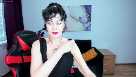 Snapshot of silvia_wallec chatting on May 6, 2026, 5:57 am Silvia Wallec online show from May 6, 2026, 5:57 am