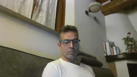 Snapshot of simmeturbate chatting on November 22, 2025, 4:44 am Italiandaddyitalydickassbottomassholecomshowmasturbatenudeboyitalyatleticcutemuscolarhardcockdickboy online show from November 22, 2025, 4:44 am