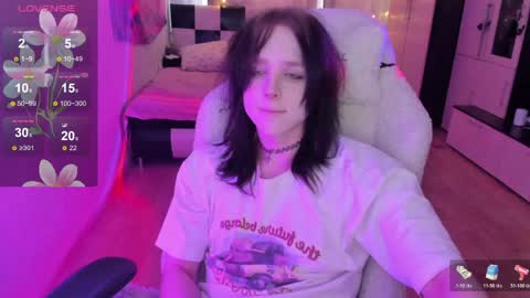 Snapshot of simochka_ chatting on April 1, 2026, 10:38 am Simochka online show from April 1, 2026, 10:38 am