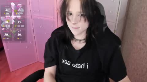 Snapshot of simochka_ chatting on April 24, 2026, 11:01 am Simochka online show from April 24, 2026, 11:01 am