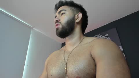 simon_leon01 online show from January 10, 2025, 12:47 pm