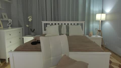 Simona  online show from January 24, 2025, 5:00 pm