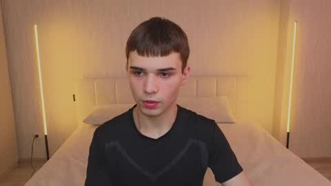 Snapshot of simonboy592 chatting on May 21, 2026, 11:06 am Alex online show from May 21, 2026, 11:06 am