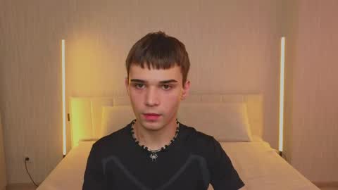 Snapshot of simonboy592 chatting on May 25, 2026, 9:48 am Alex online show from May 25, 2026, 9:48 am