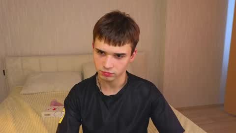Snapshot of simonboy592 chatting on June 8, 2026, 11:43 am Alex online show from June 8, 2026, 11:43 am