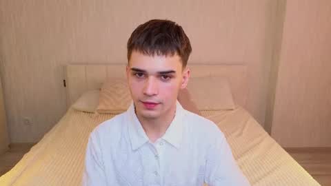 Snapshot of simonboy592 chatting on July 3, 2026, 12:00 pm Alex online show from July 3, 2026, 12:00 pm