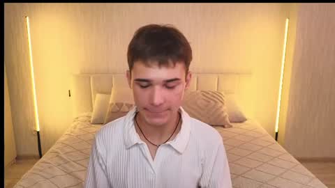 Snapshot of simonboy592 chatting on July 21, 2026, 1:24 pm Alex online show from July 21, 2026, 1:24 pm
