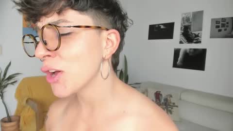 Sim. online show from February 10, 2025, 9:04 pm