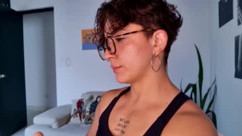 Sim. online show from November 5, 2025, 6:30 pm